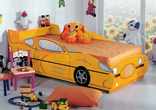 kinderzimmer gestalten junge bett auto gelb schnell wagen