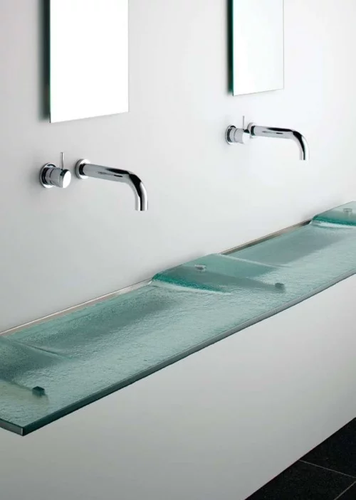 modernes waschbecken im bad glas