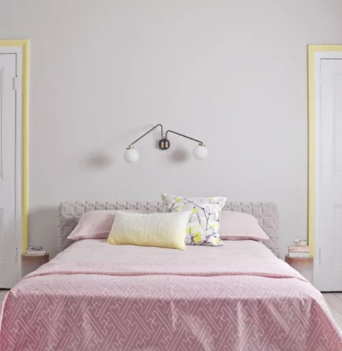 romantische schlafzimmer designs pastellfarben rosa bettdecke wandlampe