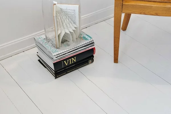 cooles apartment design weiß fußboden platten lesen bücher