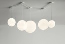 Weiße Kugel Lampen in unterschiedlicher Höhe von Roberto Paoli