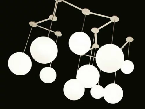 weiße kugel lampen in unterschiedlicher höhe aufgehängt paoli