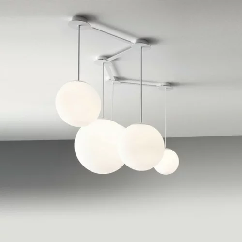 weiße kugel lampen in unterschiedlicher höhe design paoli