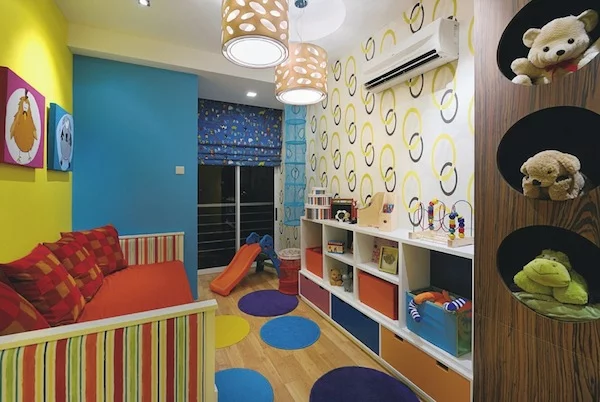 Das Kinderzimmer Interior mit leuchtenden Farben erfrischen kugel bunt