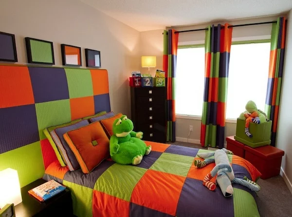 Das Kinderzimmer Interior mit leuchtenden Farben erfrischen quadraten