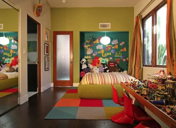 Das Kinderzimmer Interior mit leuchtenden Farben erfrischen streifen