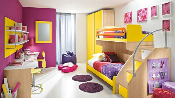 Das Kinderzimmer Interior mit leuchtenden Farben erfrischen verspielt