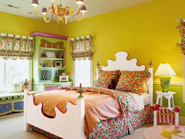 Wand Farben im Schlafzimmer gelb kronleuchter feminine