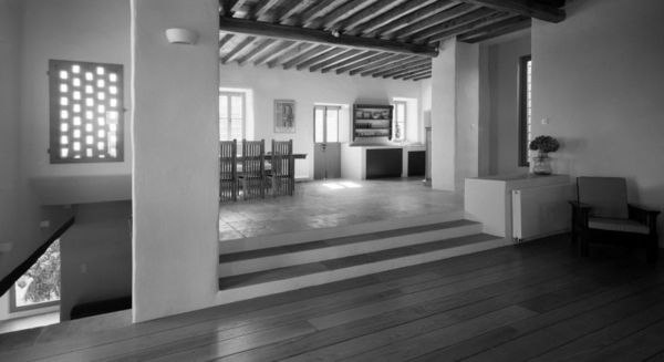 Antikes Designer Haus mit moderner Einrichtung von Myrto Miliou