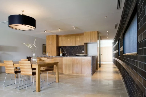 australisches doppelhaus design holz fassade holz küchenschrank esstisch
