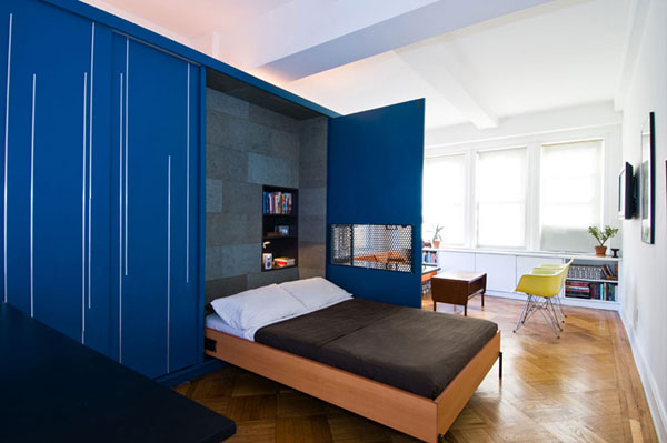 coole kleine wohnungen blau eingebaut ausziehbett bettrahmen holz