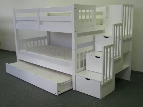 das richtige hochbett mit treppe im kinderzimmer weiß lagerraum