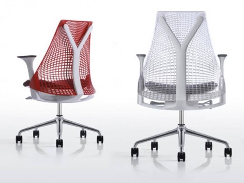ergonomische nachhaltige Schreibtisch Stühle rot weiß rollen gitter rücklehne