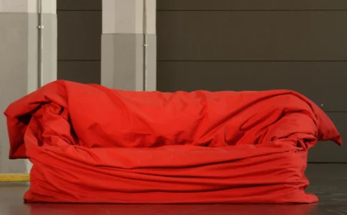 fröhliche rote designer couch interessant ausstellung