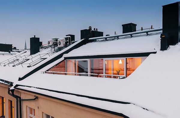 gemütliches apartment dach schnee winter fenster design