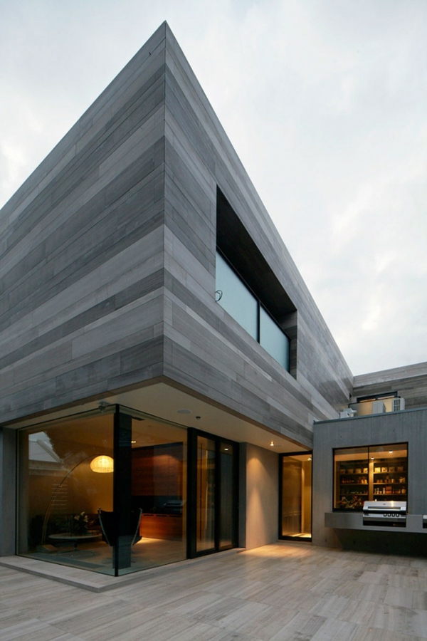 großes modernes haus architektur außenbereich fassade grau holzplatten