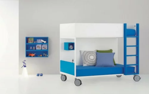 lebhafte coole babyzimmer ideen blaue akzente bett rollen