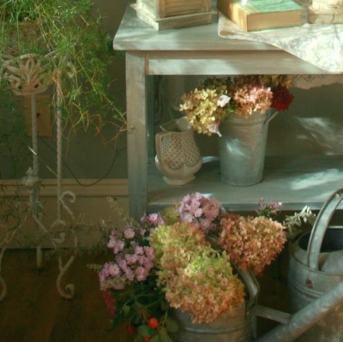 Vintage frischer Zimmer Garten gießkanne tisch
