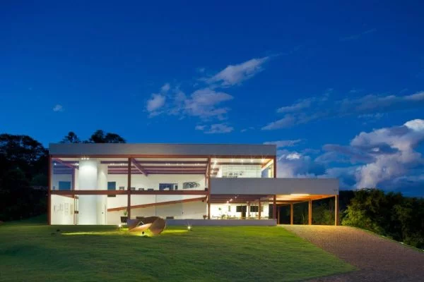 modernes brasilianisches haus fassade architektur glas fenster