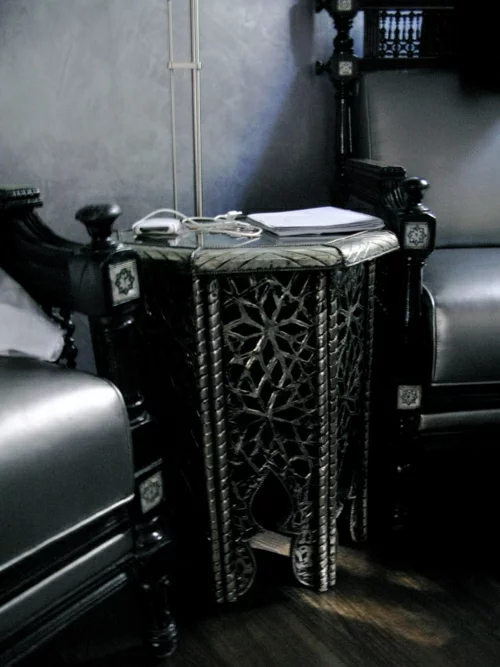 orientalische tisch im interior design nebentisch ornamente