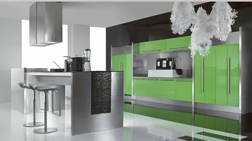 schicke küchen designs weiß glanzvoll grüne oberflächen