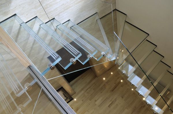 schwebende treppe ideen holz ausstattung glas trittstufen