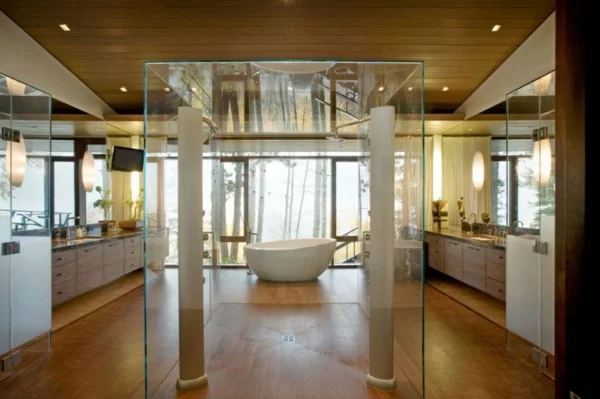 Solides Haus in Colorado  weiß badewanne glas trennwand