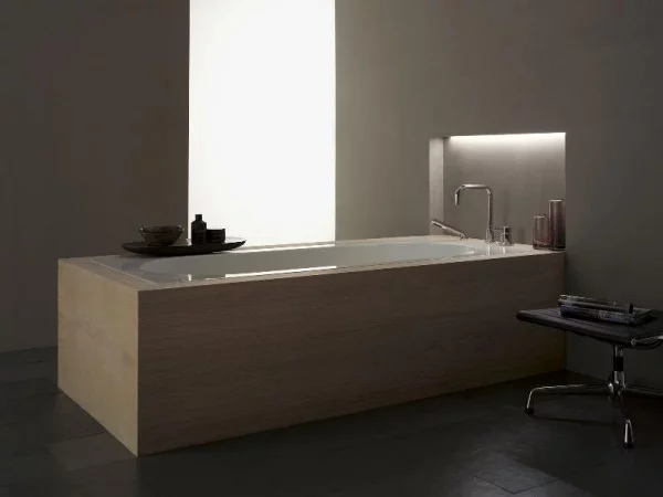 Bad Armaturen und  Accessoires holz badewanne minimalistisch