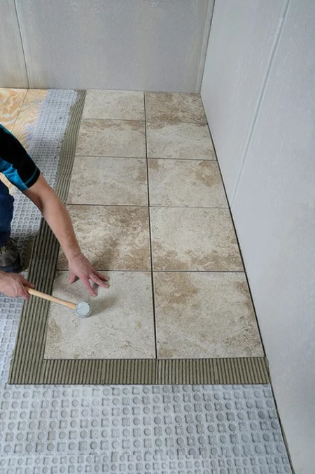 Bodenfliesen und Hartholz als Bodenbelag fliesen