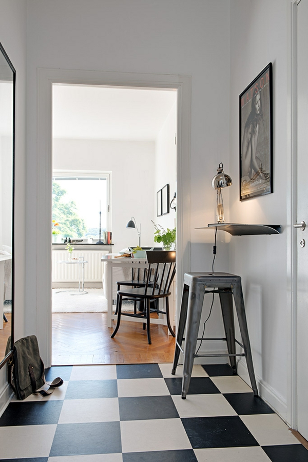 Charmante Einzimmerwohnung in Schweden fliesen schwarz weiß flur