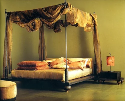 Himmelbetten aus Holz im Schlafzimmer extravagant gardinen