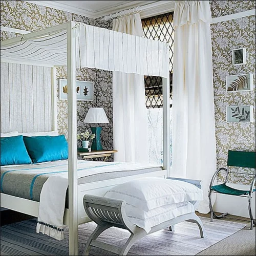 Himmelbetten aus Holz im Schlafzimmer massiv weiß lackiert decke