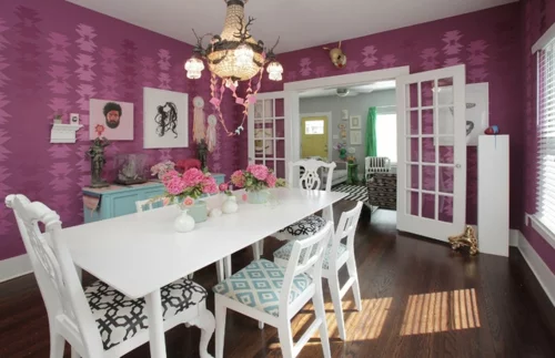 Interior Designs mit cooler Dekoration feminine lila wand esszimmer