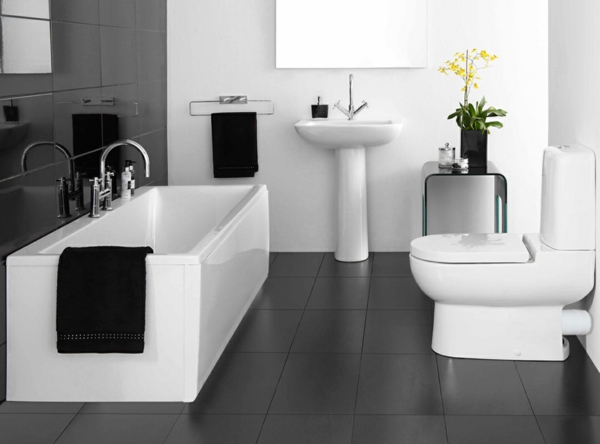 Moderne Badezimmer Ideen Luxus Komfort badewanne schwarz weiß design