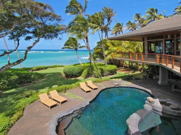 Residenz auf Hawaii mit einem sehr kreativen Design pool liegen