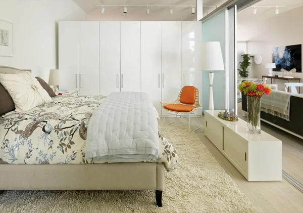 ausgefallenes Interior Design - Akzent setzende Stühle schlafzimmer orange