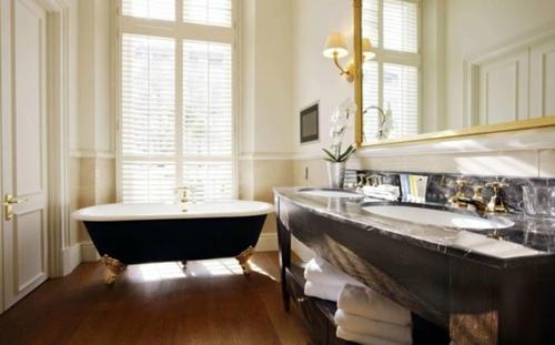badewanne schwarz oberfläche klassisch ornamente badezimmer waschbecken