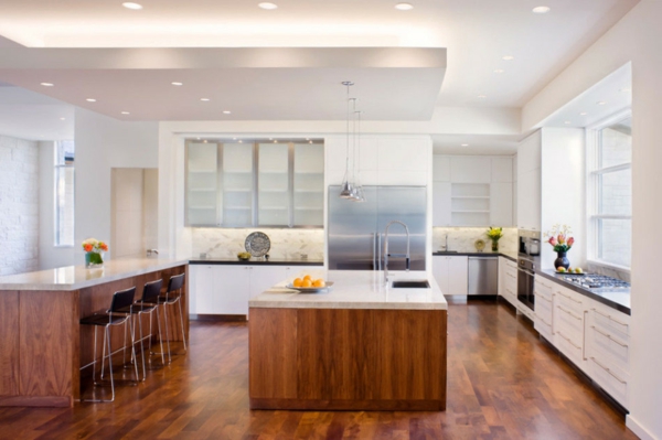 blanco haus in texas minimalistisch in der küche dunkles holz und marmor