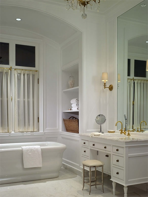 coole Bilder von Badezimmern badewanne hocker spiegel wandlampe waschtisch