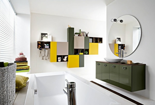 coole-Bilder-von-Badezimmern-weiß-gelb-grün-glanzvoll-rund-spiegel