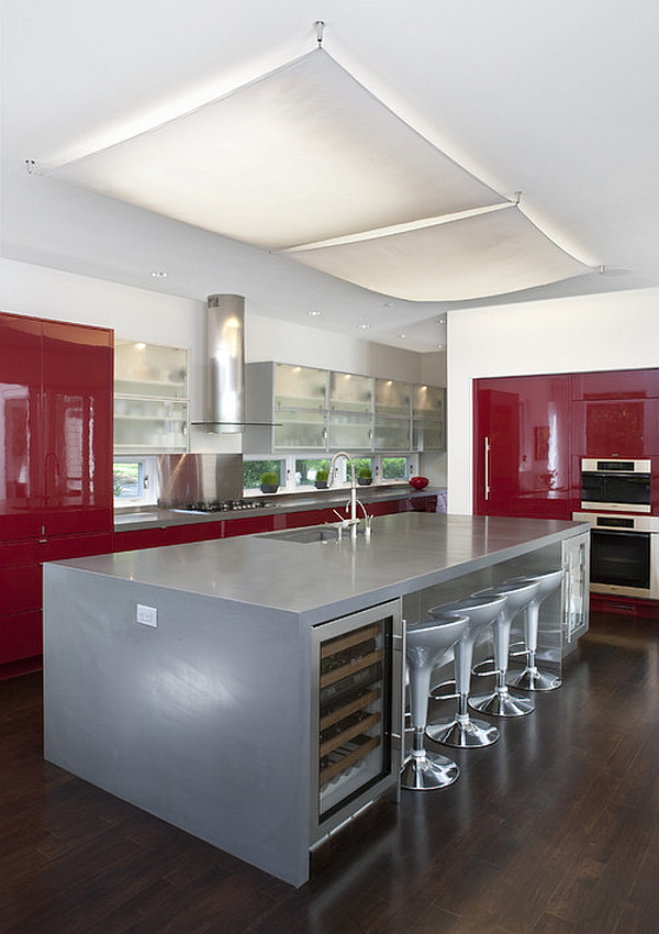 coole rote farbe für die küche kücheninsel in silber weiße decke