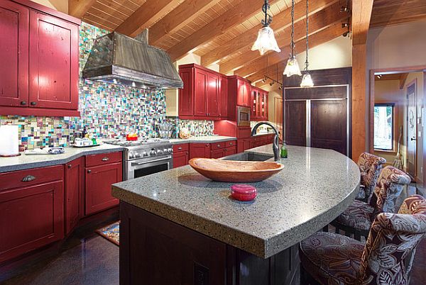 coole farbe für die küche traditionell dunkel rote schränke marmor oberfläche