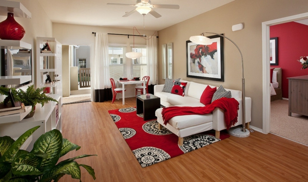 das zuhause gemütlich einrichten modern rot akzente teppich sofa decken