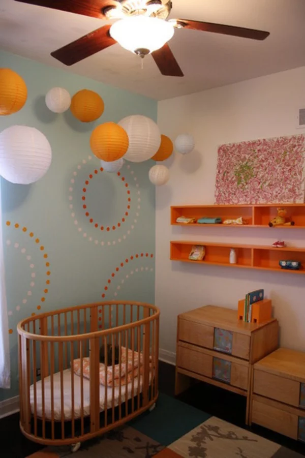 ein magisches ambiente mit lampions dezente kinderzimmer ausstattung orange und weiß