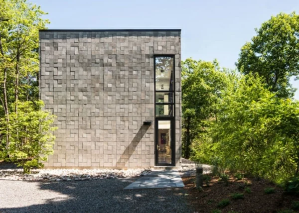 einzigartiges haus in quebec seitliche aufnahme der fassade am tag