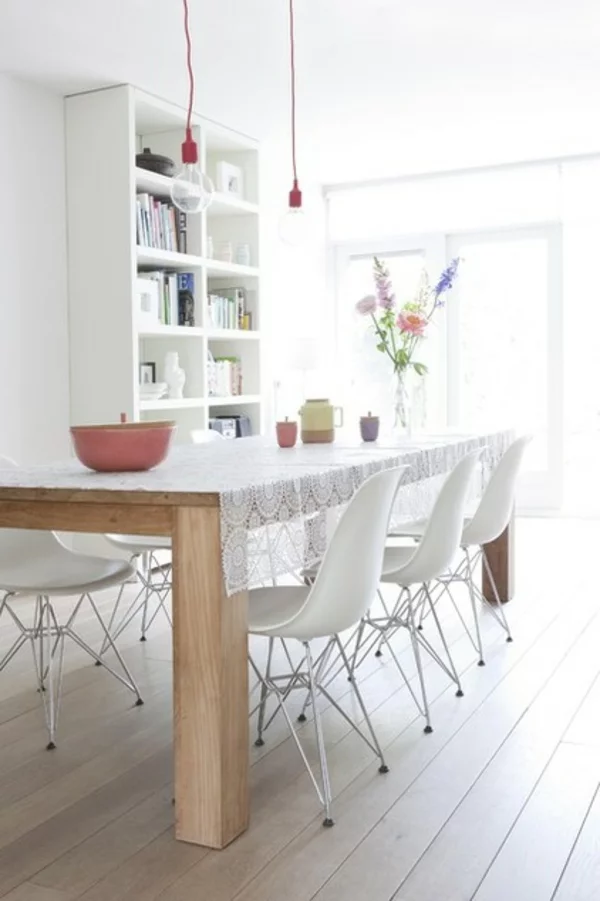 esszimmer dekoration im sommer weiße ergonomische stühle tischdecke mit spitzen