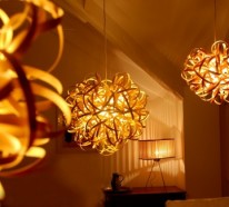 DURCHEINDANDER: Gebogene Stehlampen aus Holz  – verschiedene Beleuchtungskörper vom Designer Tom Raffield