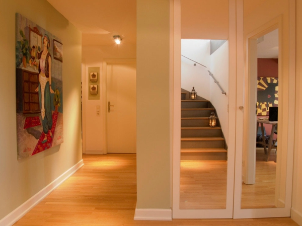 coole einrichtung für penthouse wohnung gespiegelte treppe
