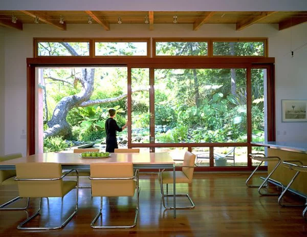 glas schiebetüren design minimalistisch interior holz einrichtung