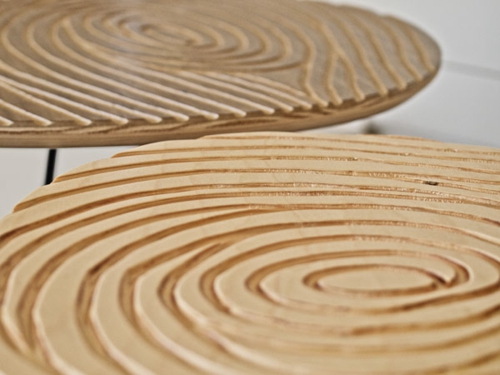 Moderne Holz Akzente im Interior Design tischplatte beine metall akzente 